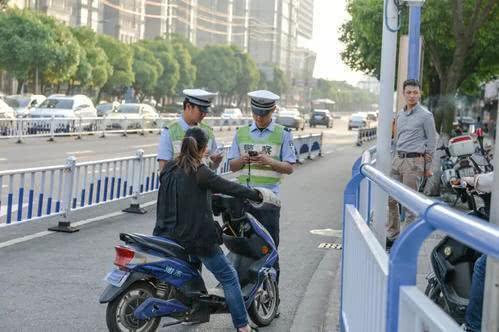 动车上路有“5不能”新要求别被罚了才知道爱游戏(ayx)2025年2月起执行电