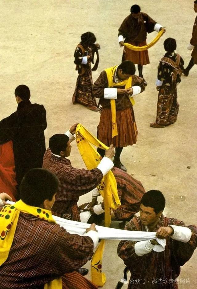 喜马拉雅朝圣的彩色藏地爱游戏入口1970年代(图2)